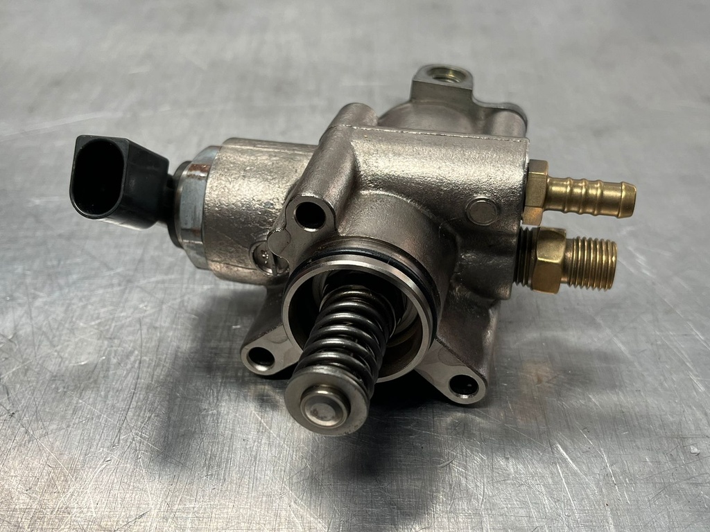 Bomba de Combustible de Alta Presión Audi A3 2.0L 05-08 / A4 2.0L 05-09 / A4 Quattro 2.0L 05-09 / TT 2.0L 07-09 / Jetta 2.0L 06-10 / GTI 2.0L 06-08.
