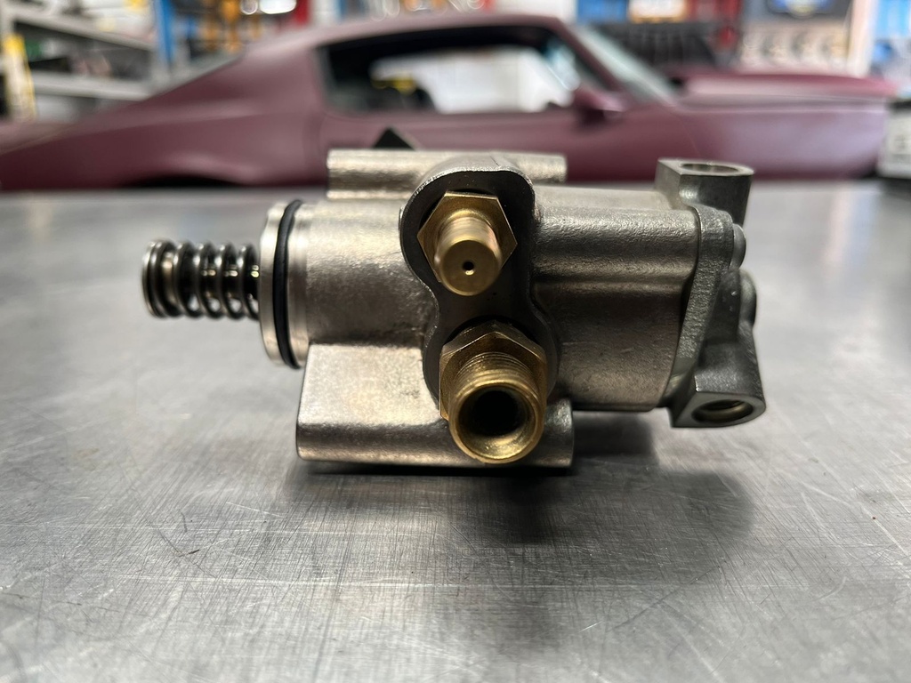 Bomba de Combustible de Alta Presión Audi A3 2.0L 05-08 / A4 2.0L 05-09 / A4 Quattro 2.0L 05-09 / TT 2.0L 07-09 / Jetta 2.0L 06-10 / GTI 2.0L 06-08.