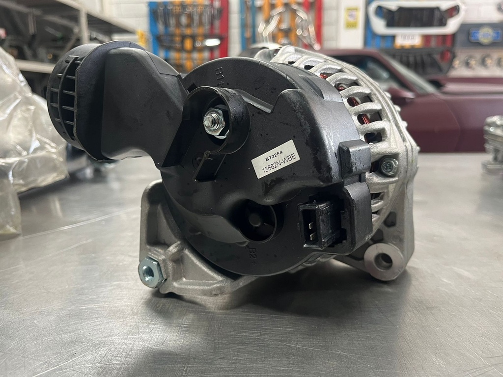 Alternador de 120AMP BMW 2.5L / 3.0L 325Ci 2001-2006 / 325i 2001-2005 / 325xi 2001-2005 / 330Ci 2001-2006 / 330i 2001-2005 / 530i 2001-2006.