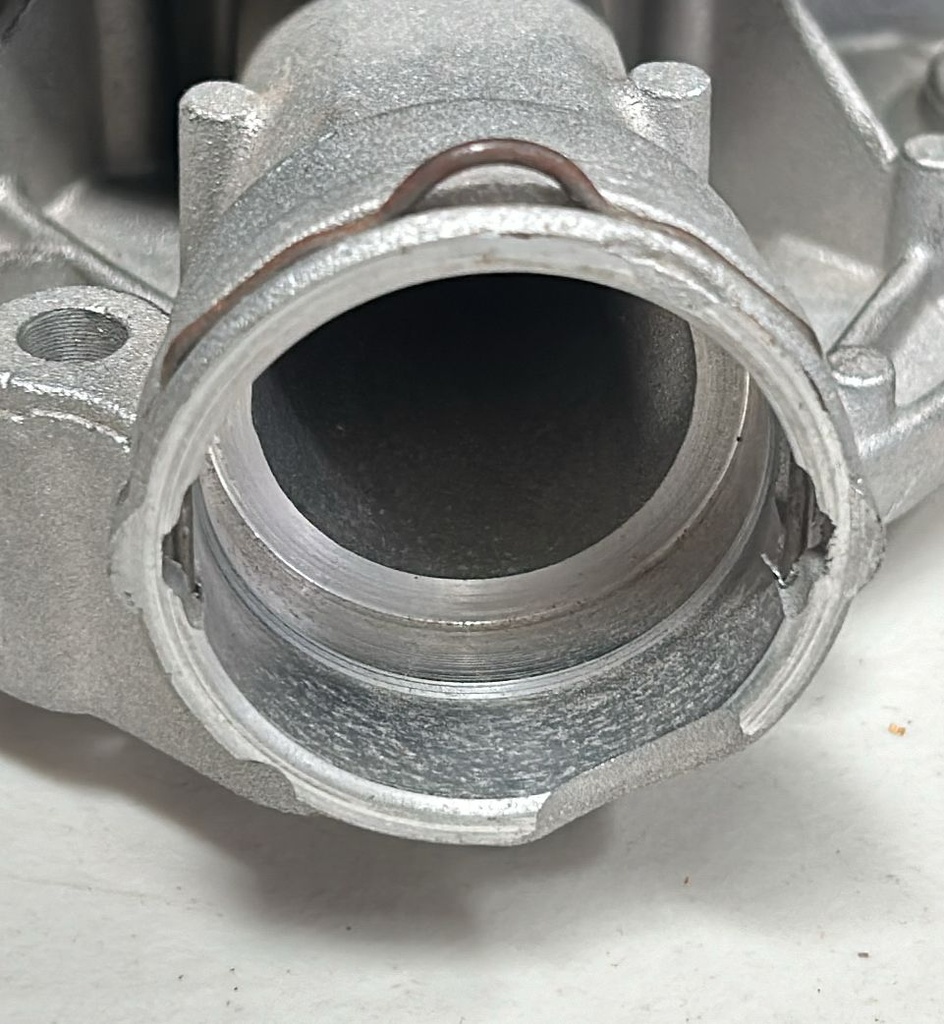 BOMBA AGUA MERCEDES BENZ MT 642