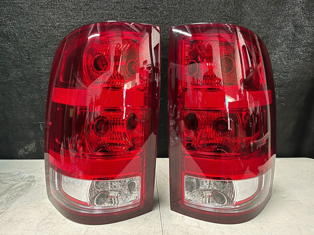 Luces Traseras con Arnés de Cableado GMC Sierra 1500 / 2500 / 3500 2007-2013.