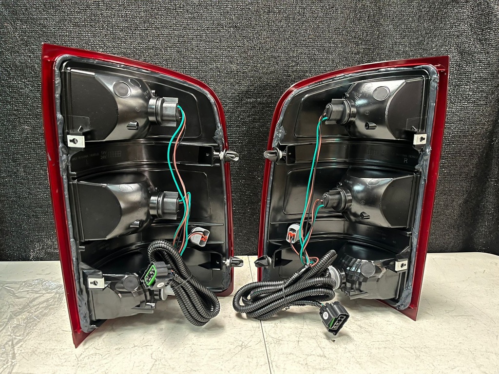 Luces Traseras con Arnés de Cableado GMC Sierra 1500 / 2500 / 3500 2007-2013.