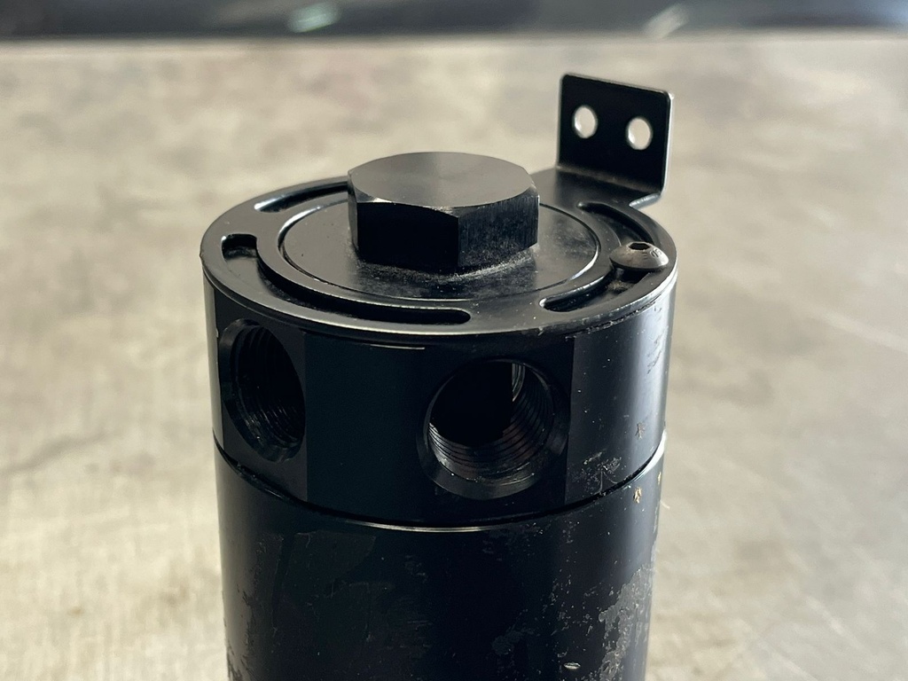 Oil Catch can universal en aluminio con 2 tomas.