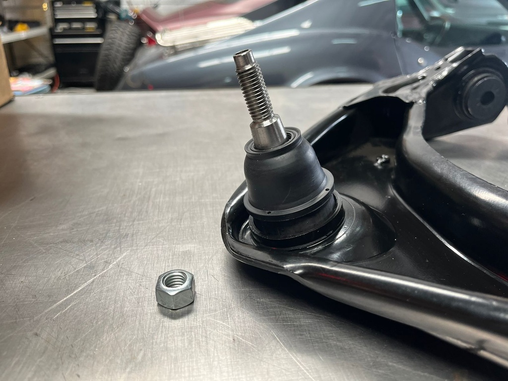 Tijeretas Inferiores Chevrolet Silverado 1500HD 4x2 02-06 / Silverado 2500 4x2 99-04 / Silverado 3500 4x2 01-06 / Avalanche 2500 4x2 03-06 / Hummer H2 04-09.