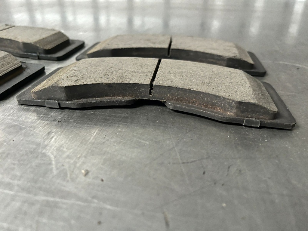 Pastillas Delanteras Cerámicas para Chevrolet Corvette 1963-1982.
