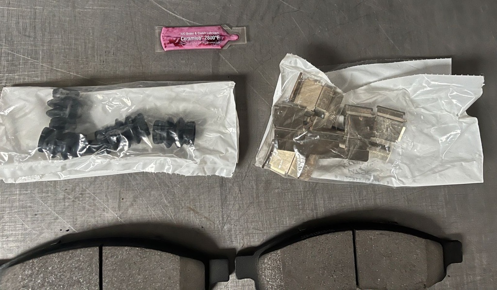 Pastillas Delanteras de Fibra de Carbón / Cerámica para Nissan Armada / Pathfinder / Titan 2004-2005.