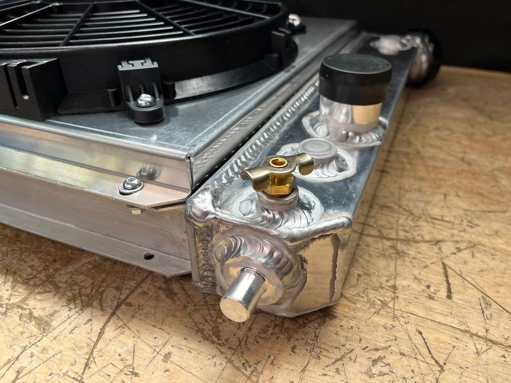 Radiador de Aluminio de 3 Filas + Abanicos + Relay Chevrolet S10 1996-2005 4.3L V6 /  GMC Jimmy 1996-2005 4.3L V6.