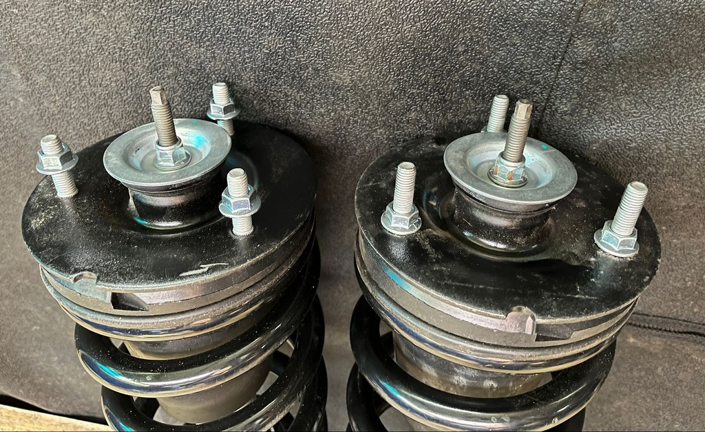Compensadores Delanteros Monotubo Ajustables de Nivelación de 0-2"  Chevrolet Silverado 1500 2014-2018.