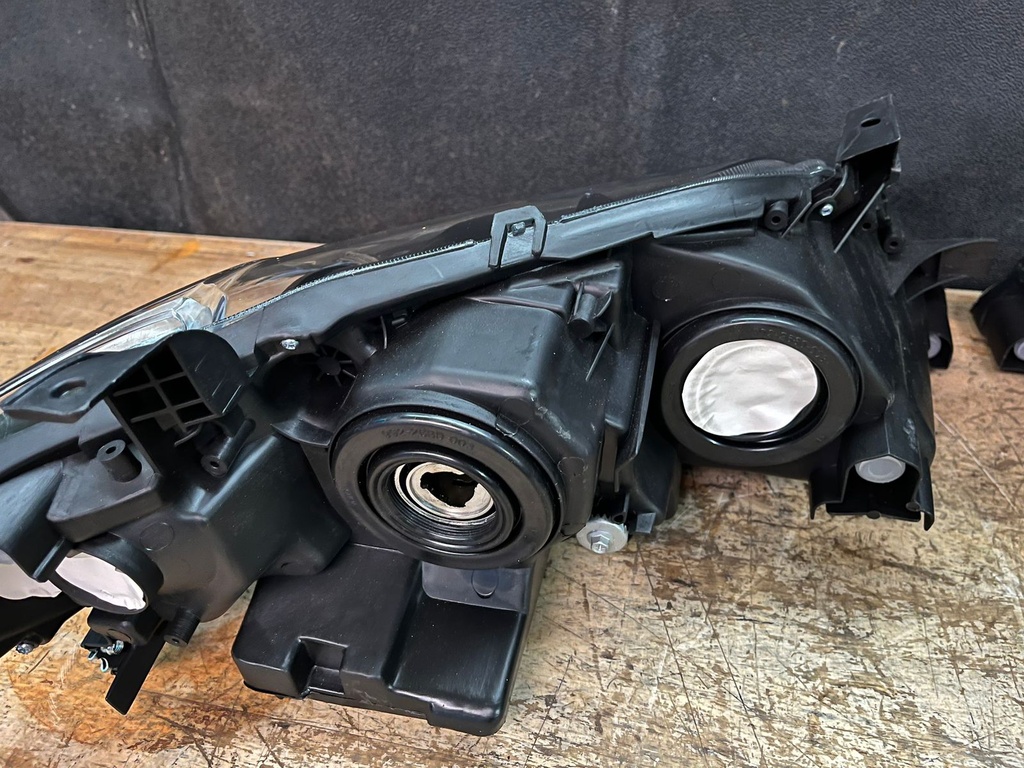 Luces Delanteras Carcasa Negra para Toyota Camry 2007-2009.