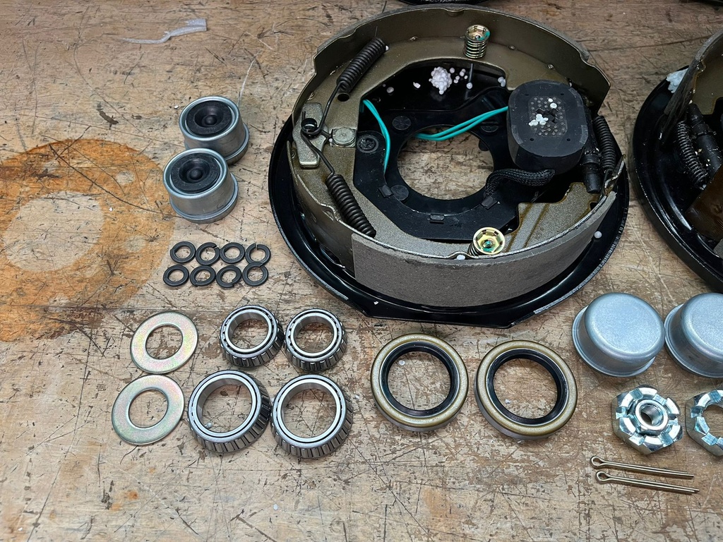 Kit de Frenos de Tambor Eléctricos para Remolque de hasta 3500 Lbs de peso.