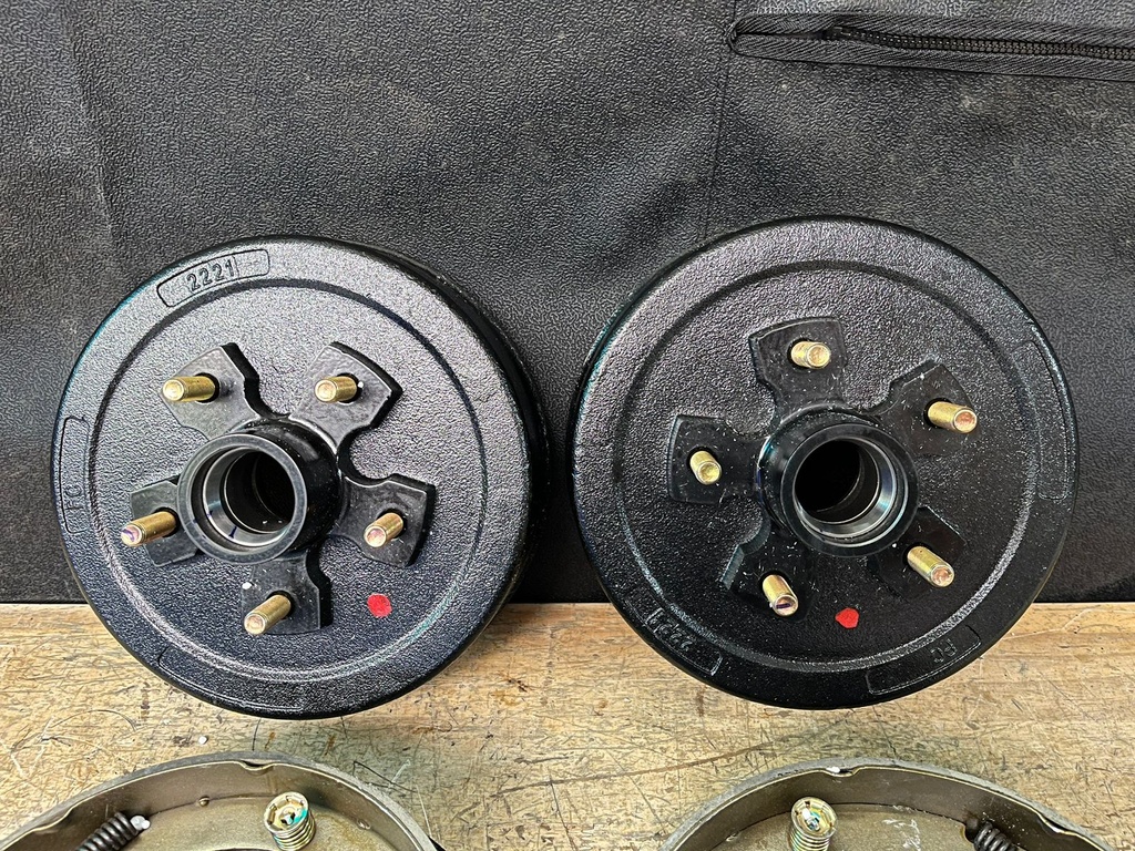Kit de Frenos de Tambor Eléctricos para Remolque de hasta 3500 Lbs de peso.