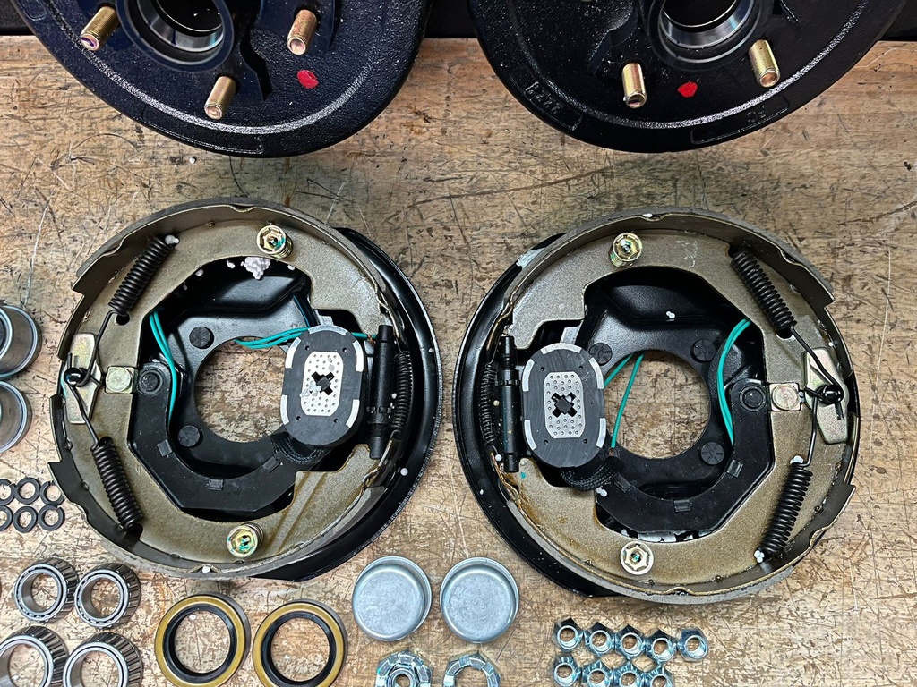 Kit de Frenos de Tambor Eléctricos para Remolque de hasta 3500 Lbs de peso.