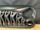 Parrilla Frontal Shark Grille Matte para Jeep Wrangler JK 2007-2018.