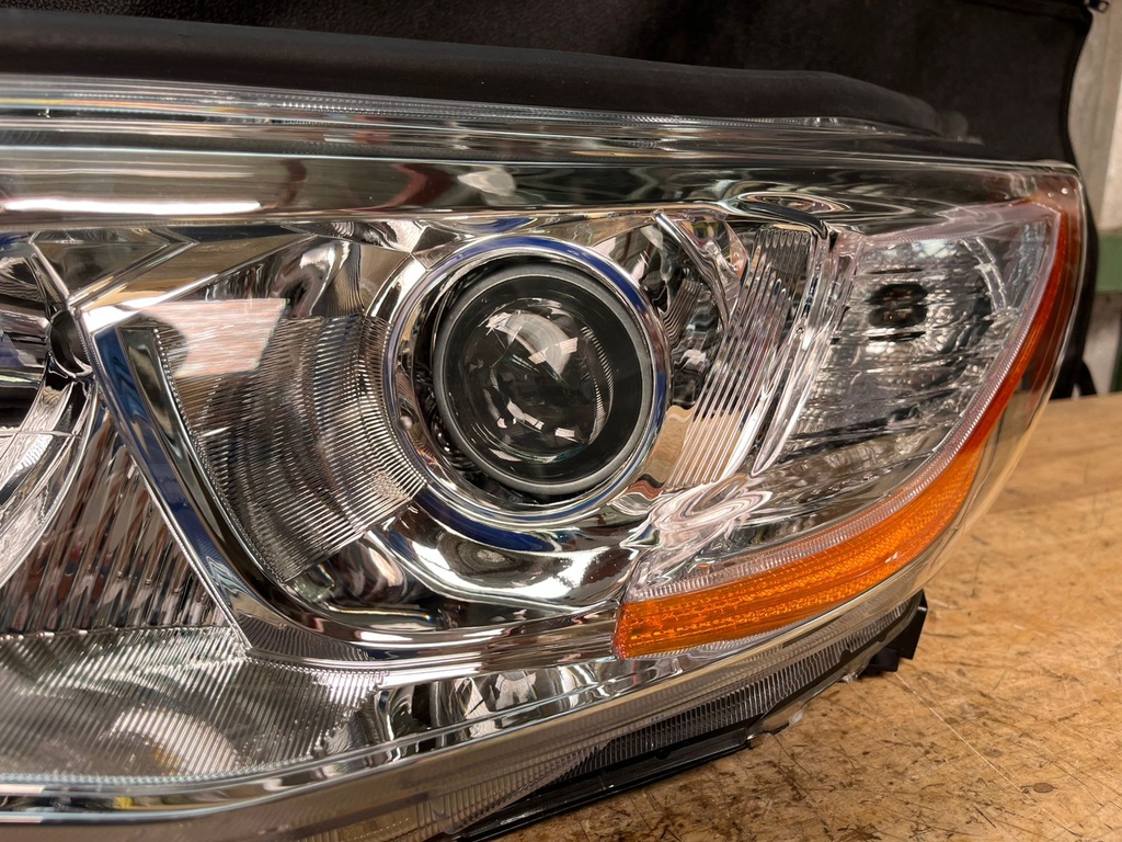Luces Delanteras Cromadas / Proyector de Luz Toyota Highlander 2014-2016.