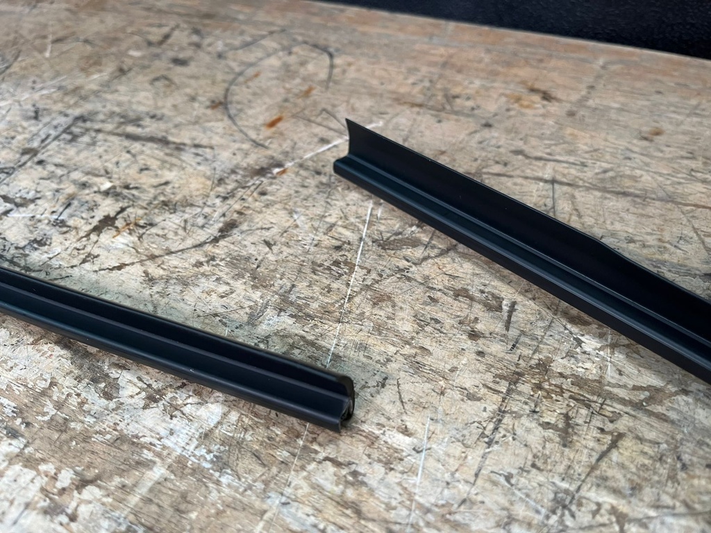 Empaque de Parabrisas para Chevrolet Express 1500 / 2500 / 3500 1996-2024 / GMC Savanna 1500 / 2500 / 3500 1996-2024.