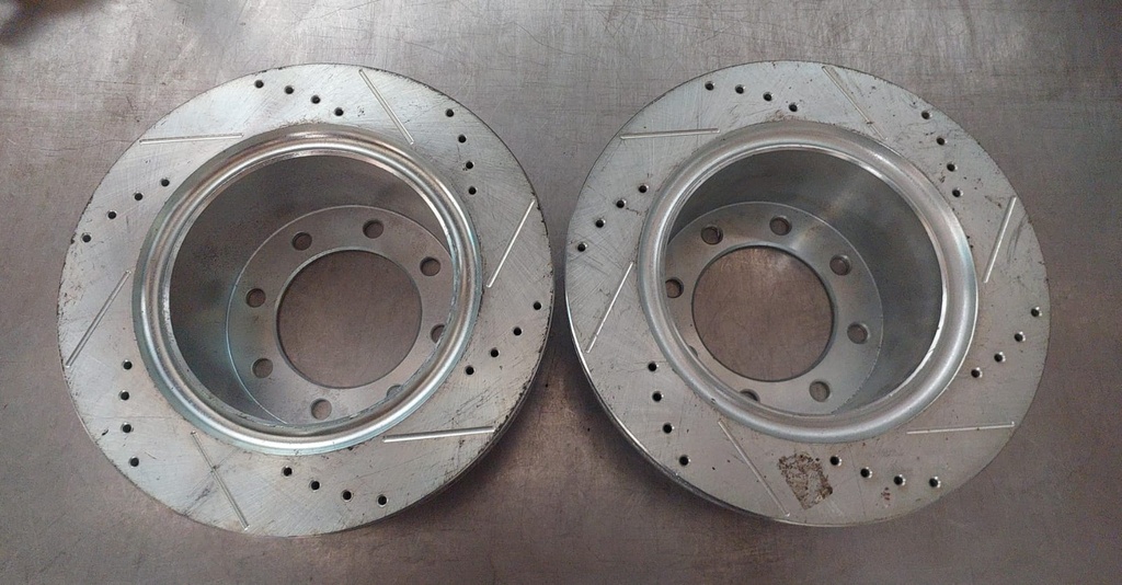 Discos traseros perforados ventilados para Dodge Ram 2500 / RAM 3500 2009-2024