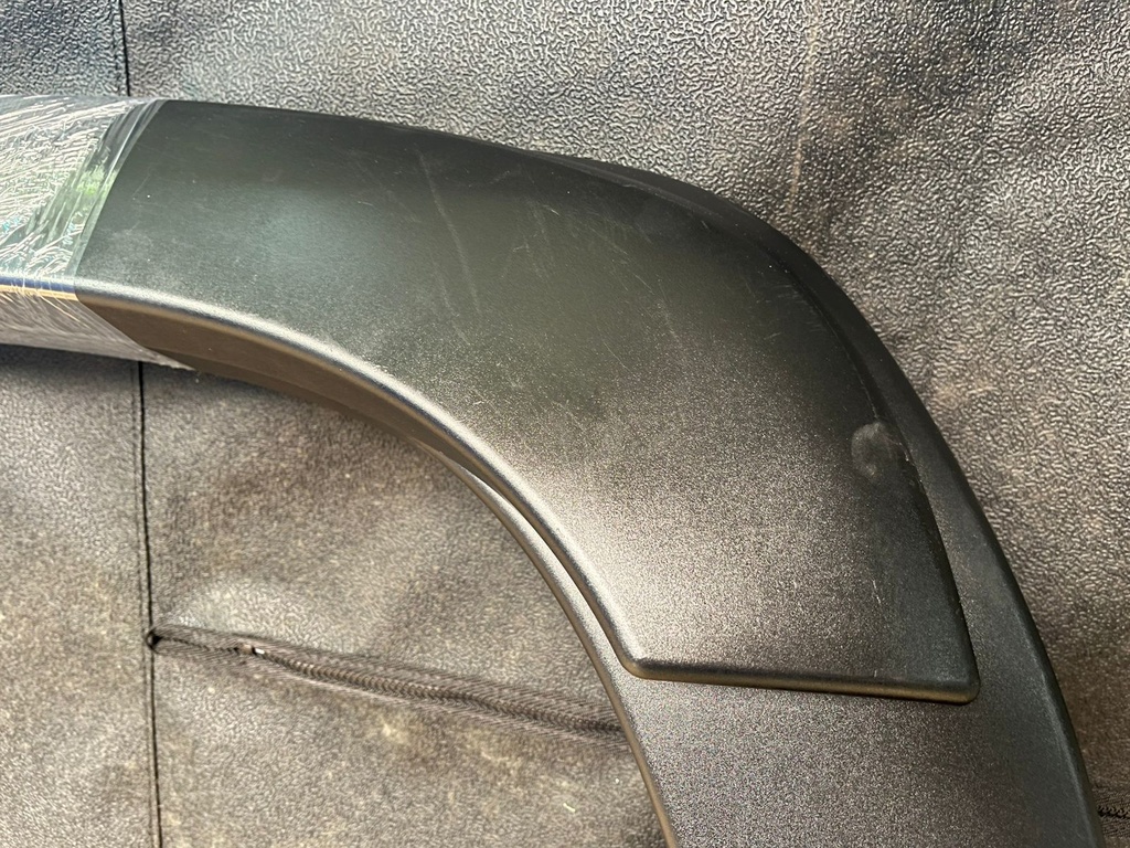 Flares para Chevrolet Silverado 1999-2006 / Avalanche 2003-2006 / Tahoe 1999-2006 / Suburban 1999-2006 / GMC Sierra 1999-2006.