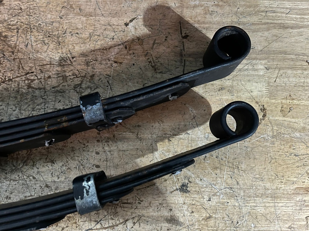 Hojas de Resorte Traseras de 6 Hojas para Jeep Wrangler YJ 1987-1995.