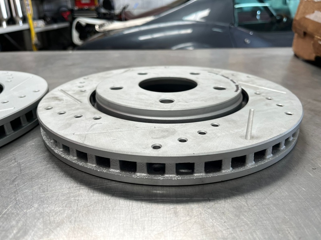 Discos Delanteros Perforados de 302mm para Dodge Caravan 2008-2011 / Grand Caravan 2008-2016 / Journey 2009-2013 / Volkswagen Routan 2009-2014.