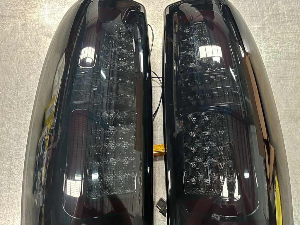 Luces Traseras LED Ahumadas para Chevrolet Silverado 1500 / 2500 / 3500 1999-2002 / GMC Sierra 1500 / 2500 / 3500 1999-2003.