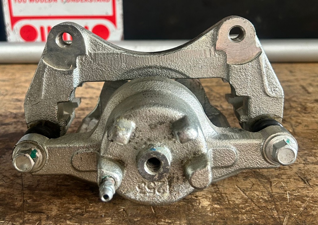 Caliper delantero mitsubishi outlander 2015 al 2019
