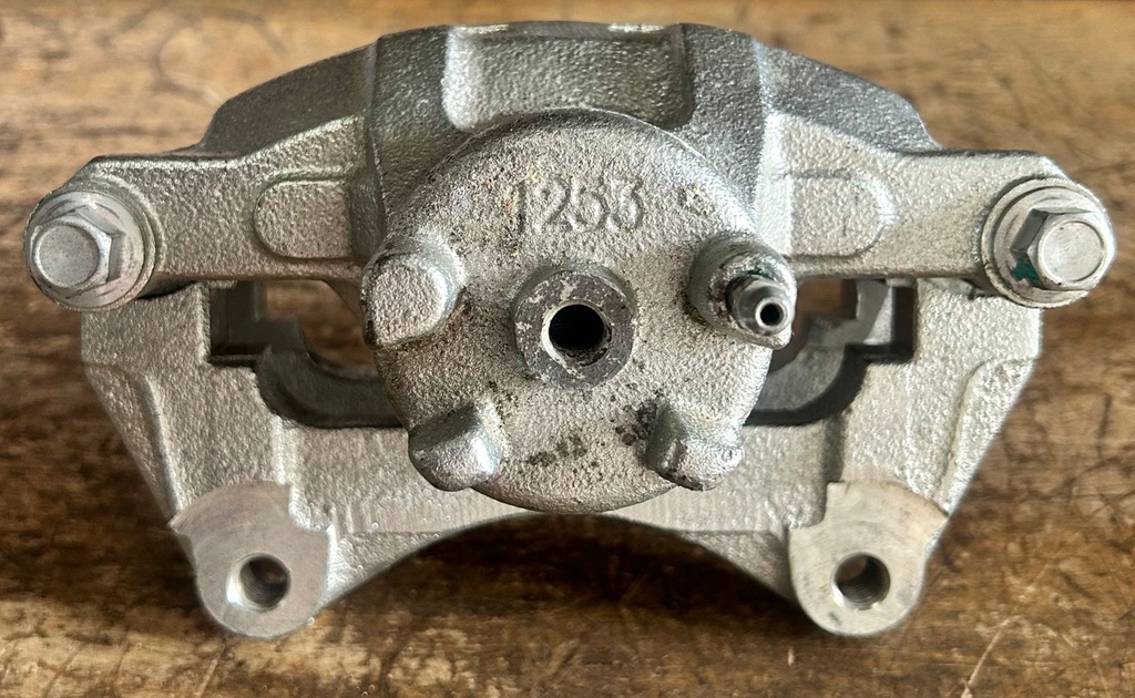 Caliper delantero mitsubishi outlander 2015 al 2019