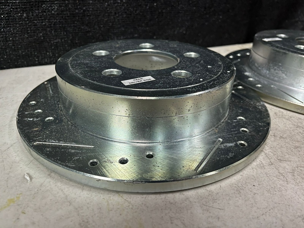 Discos traseros perforados / sólidos para Jeep Wrangler TJ 2003-2006 / Liberty 2003-2007.