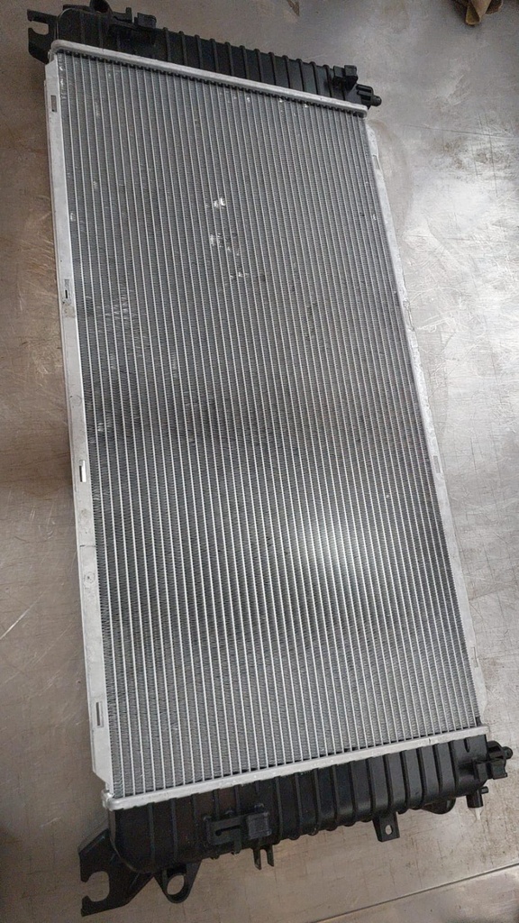 Radiador para Chevrolet Silverado 1500 2014-2019 47.3cm de ancho