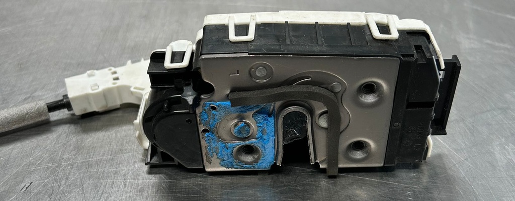 Actuador de bloqueo de puerta trasero izquierdo para Mercedes Benz C250 2010 al 2015 C300 C350 2008 al 2014 C63 AMG 2008 al 2014