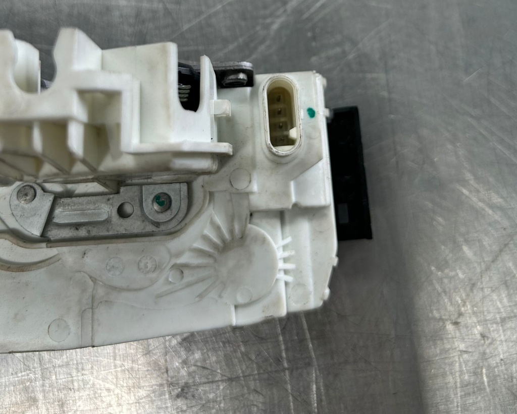 Actuador de bloqueo de puerta trasero izquierdo para Mercedes Benz C250 2010 al 2015 C300 C350 2008 al 2014 C63 AMG 2008 al 2014