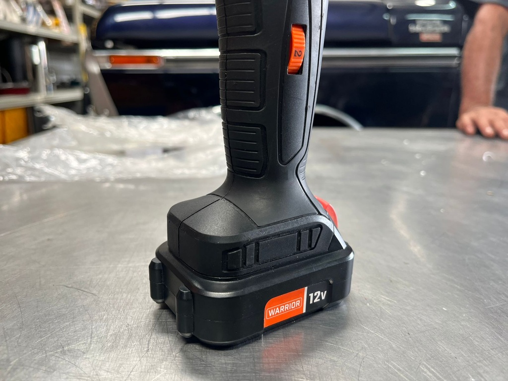 Osciladora inalámbrica con batería de 12V.
