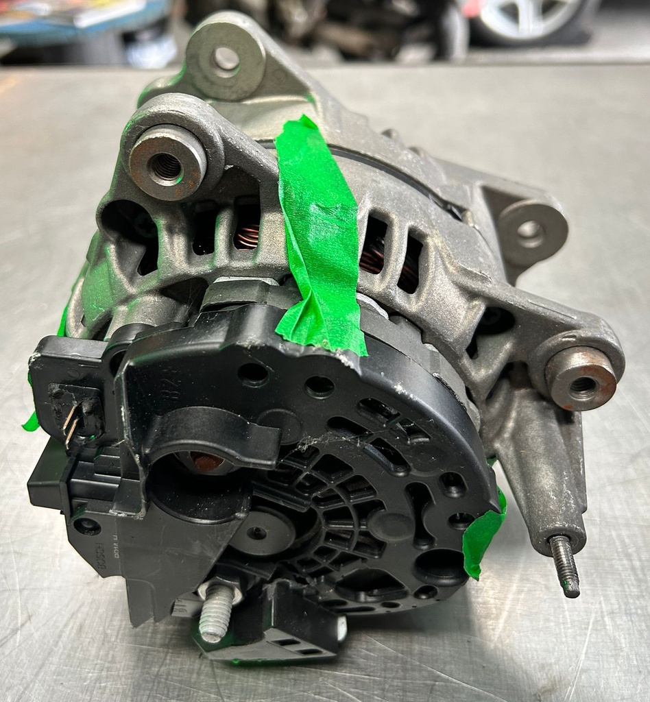 Alternador para Volkswagen Beetle 2013 al 2015 2.0L diésel Golf 2010 al 2014 GTI 2006 al 2008 Jetta 2006 1.9L 2006 al 2015 2.0L diesel Passat 2005 2.8L 2006 al 2008 2.0L Audi A3 2006 al 2008 2.0L 2010 al 2014 2.0L diesel TT 2008 2.0L A3 Quattro 2006 al 2007 3.2L 2009 2.0L ( Detalle )
