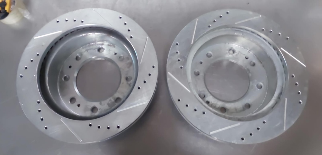 Discos delanteros perforados ventilados para Chevrolet Silverado 2500HD / 3500HD 2015-2023