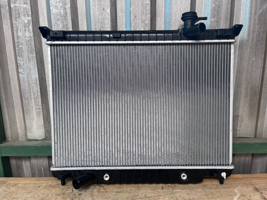Radiador de 1 Fila Chevrolet Trailblazer / GMC Envoy 4.2L L6 2002-2009