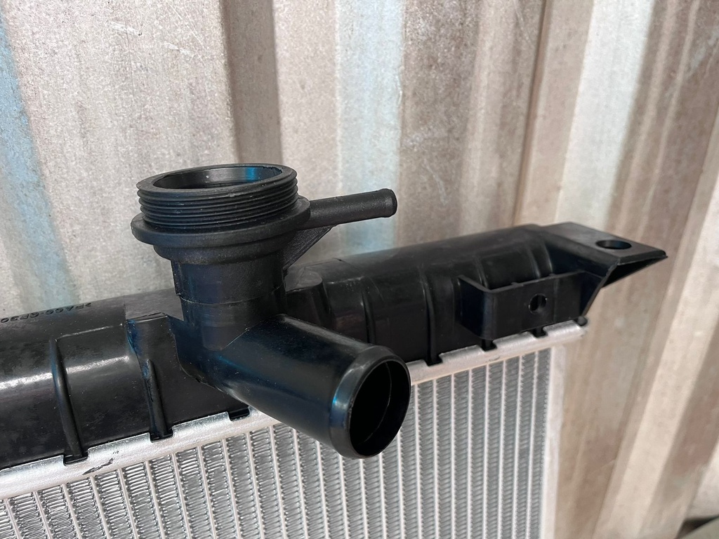Radiador de 1 Fila Chevrolet Trailblazer / GMC Envoy 4.2L L6 2002-2009