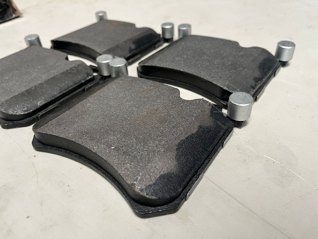 Pastillas de Freno Delanteras Cerámicas para BMW X5 paquete M 2010-2015 / X6 paquete M 2010-2014.