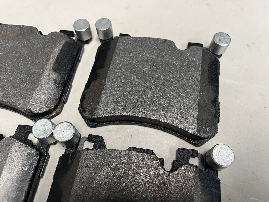 Pastillas de Freno Delanteras Cerámicas para BMW X5 paquete M 2010-2015 / X6 paquete M 2010-2014.