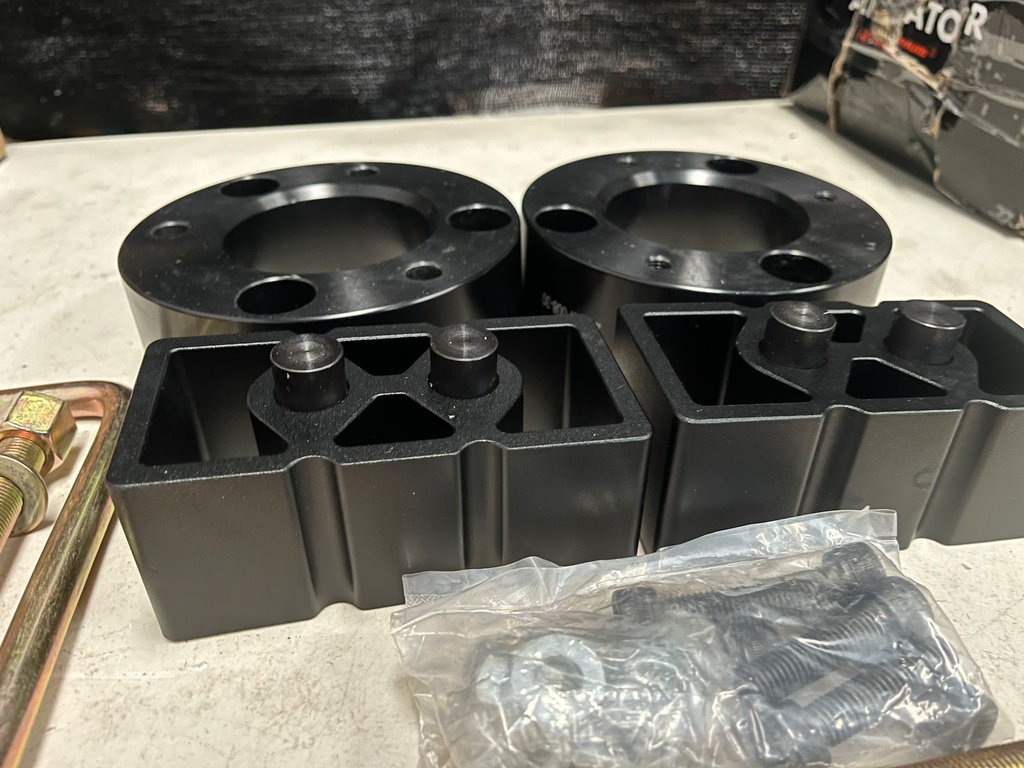 Kit de levante Ford F150 2004-2024 (3" FR / 2" RR)