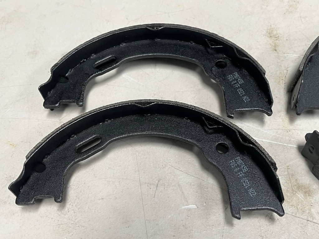 Zapatas de freno (parking) Jeep Wrangler TJ 2003-2006 / Liberty 2003-2007 / Ford Crown Victoria 1996-2002