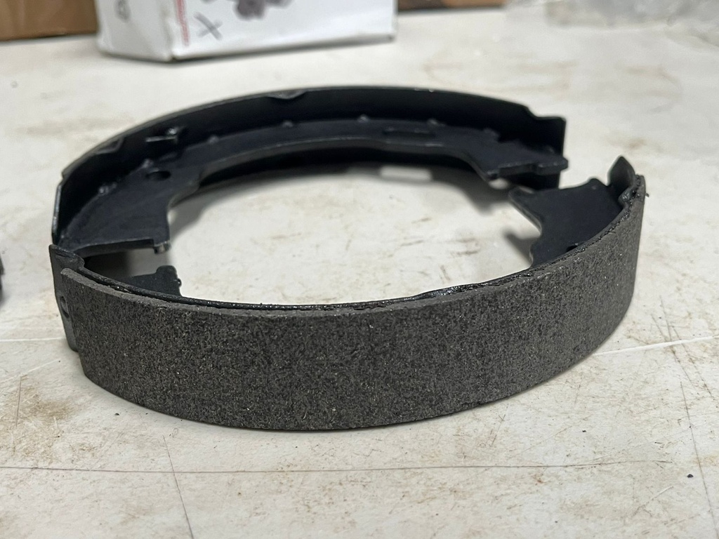 Zapatas de freno (parking) Jeep Wrangler TJ 2003-2006 / Liberty 2003-2007 / Ford Crown Victoria 1996-2002