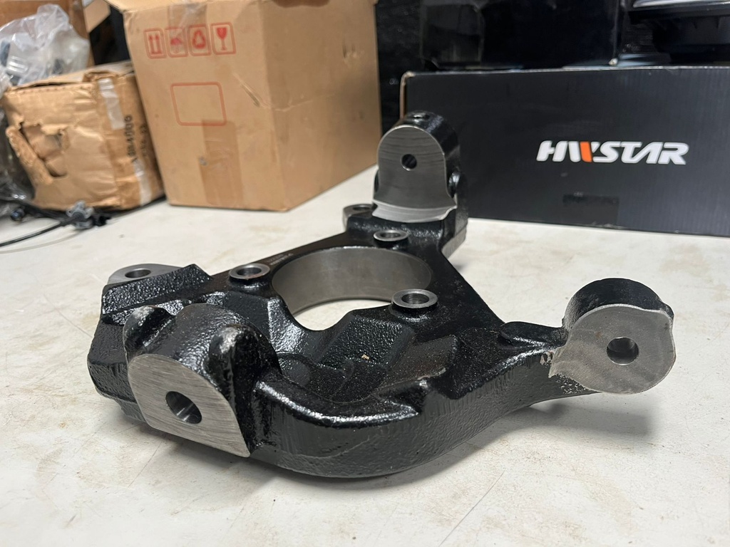 Nabo delantero izquierdo Chevrolet Silverado 1500 1999-2006 / Suburban 1500 2000-2006 / Tahoe 2000-2006 / Avalanche 1500 2002-2006