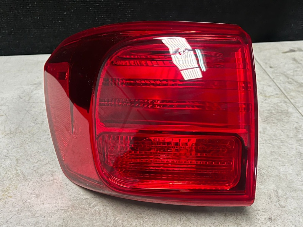 Luz Trasera Izquierda Kia Sedona 2016-2018