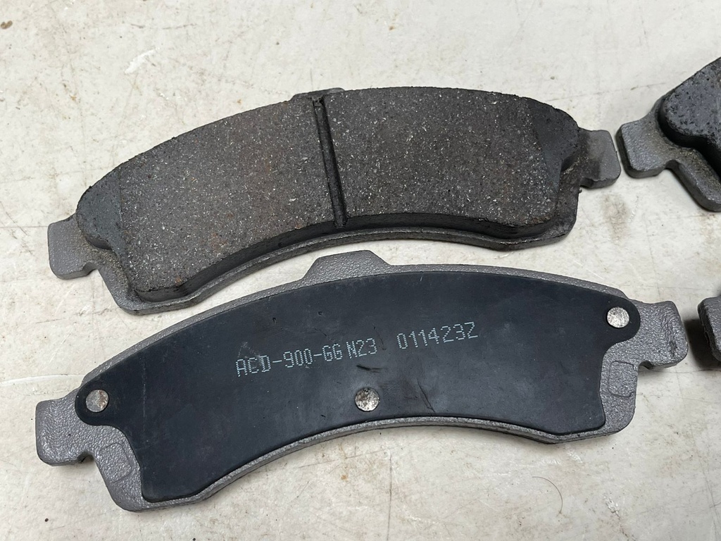 Pastillas de Freno Delanteras Semi metalicas GMC Envoy XL 2002-2005