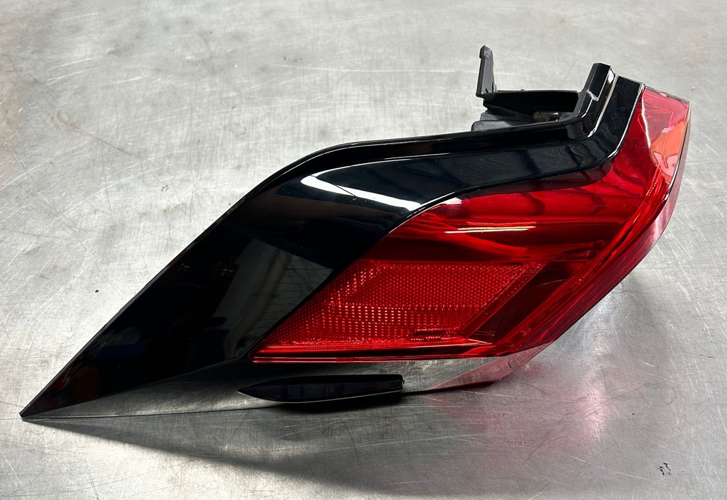 Luz trasera izquierda para Toyota Rav4 2019 al 2022