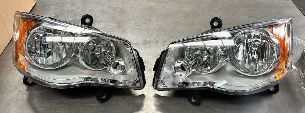 Luces Delanteras Cromadas para Dodge Grand Caravan 2011-2019 / Chrysler Town & Country 2008-2016.