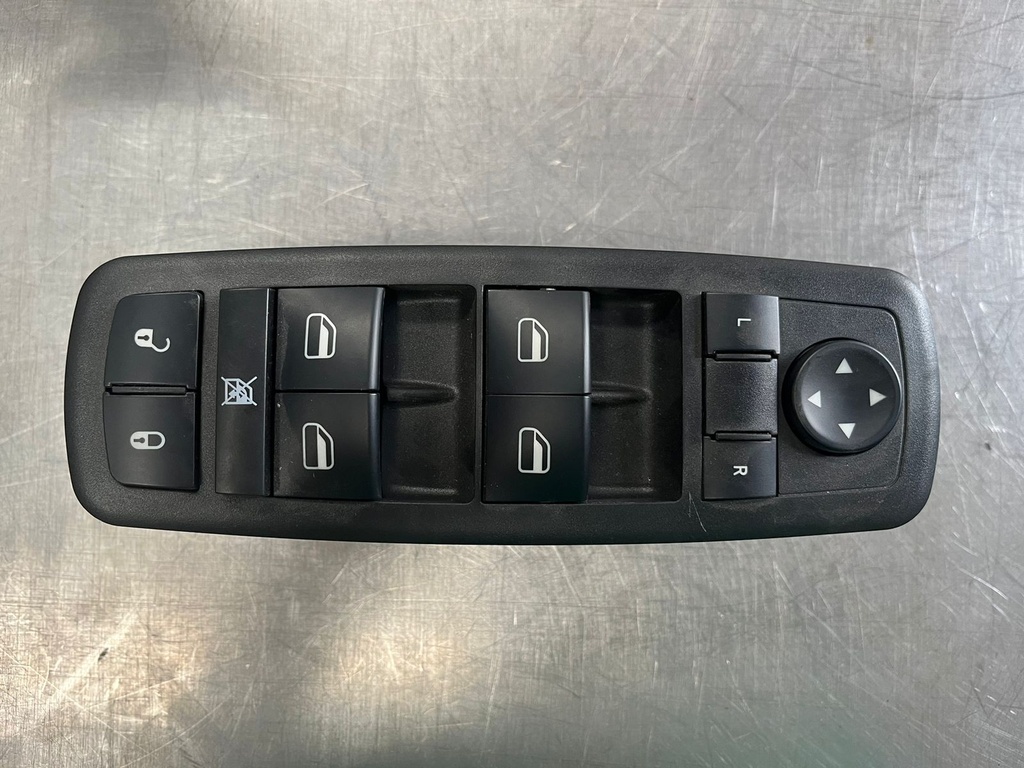 Botonera Principal para Dodge Dart 2013-2016 / Jeep Cherokee 2014-2017 / Chrysler 200 2015-2017.