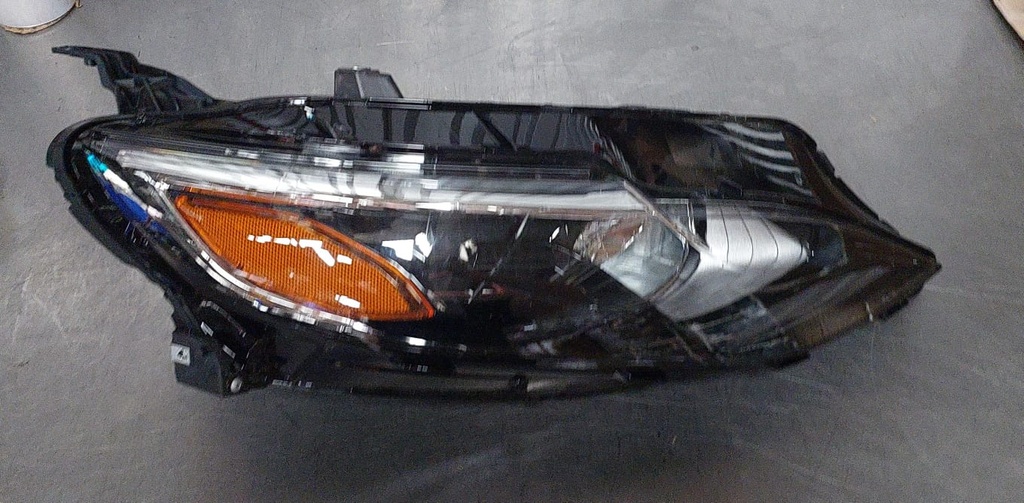 Luz delantera derecha para Chevrolet Malibu 2019-2020