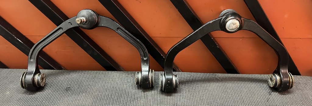 Tijeretas Delanteras Superiores + Rótulas Superiores Ford Ranger 2WD / 4WD 1998-2011 / Mazda B2300 2WD 2001-2009 / B2500 4WD 1998-2001 / B3000 2WD / 4WD 1998-2003.