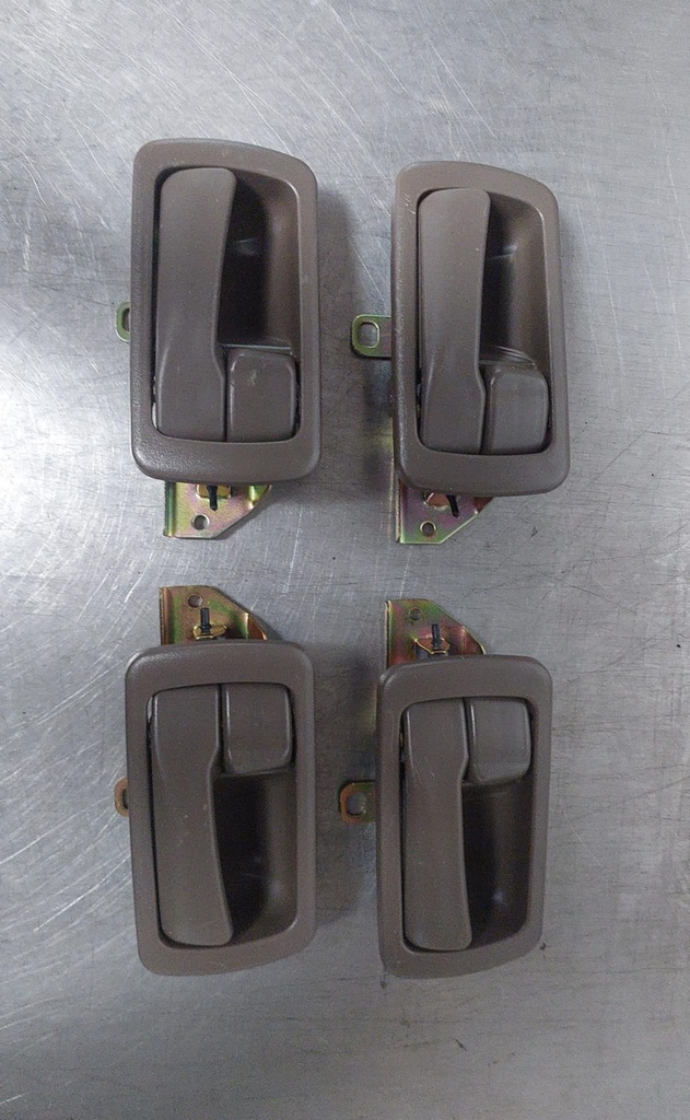 Manillas Interiores de puerta para Toyota Camry 1992-1996.