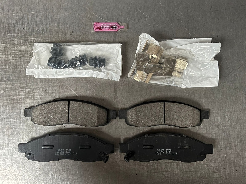Pastillas Delanteras de Fibra de Carbón / Cerámica para Nissan Armada / Pathfinder / Titan 2004-2005.